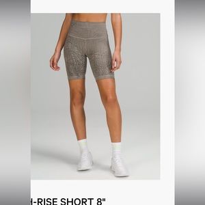 Lululemon Wunder train shorts 8”